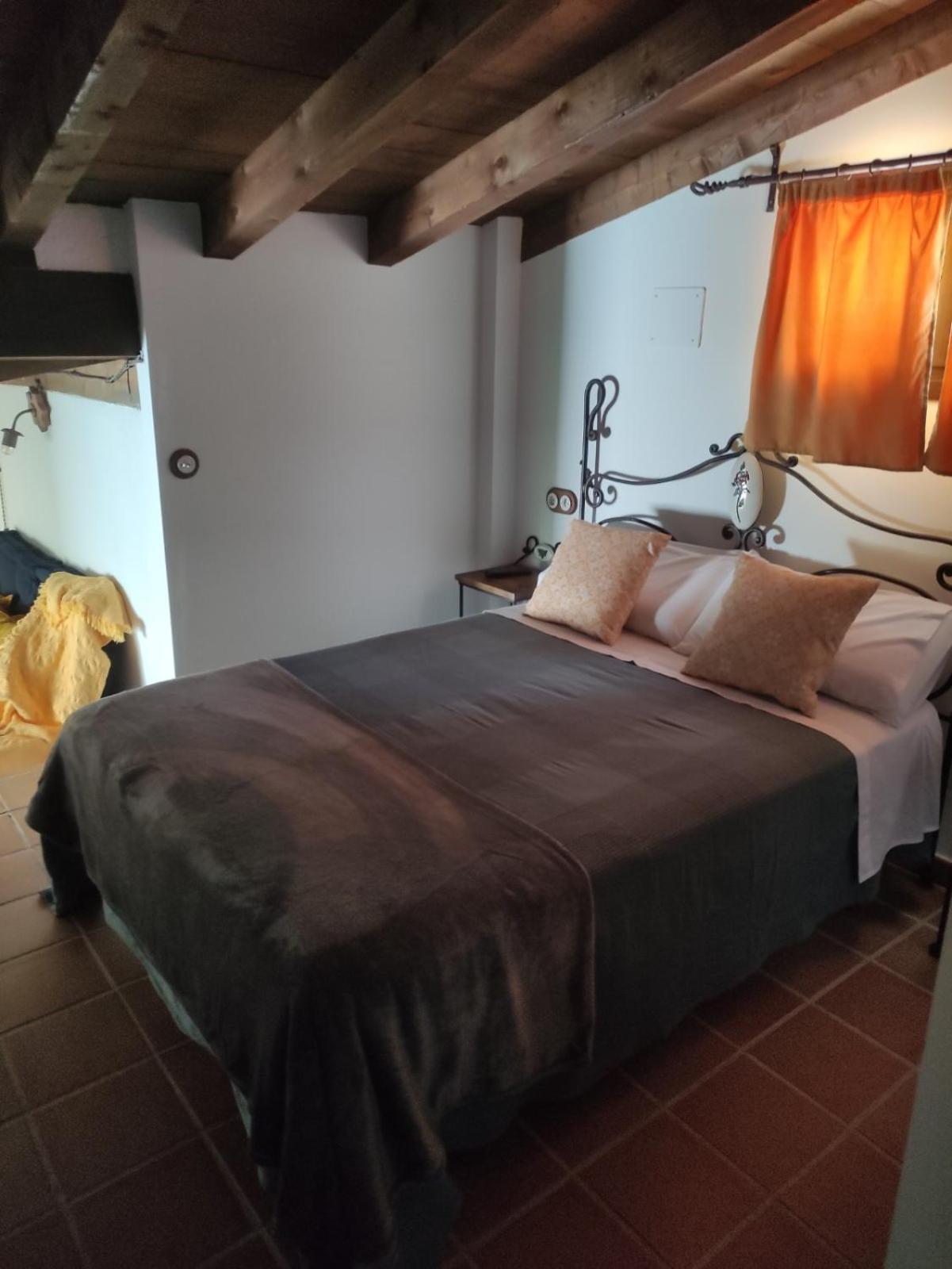 La Casa De La Abuela Amalia Leilighet Arenas de San Pedro Eksteriør bilde